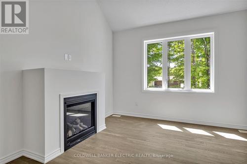 3 Hillcroft Way, Kawartha Lakes (Bobcaygeon), ON - Indoor With Fireplace