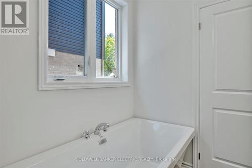 3 Hillcroft Way, Kawartha Lakes (Bobcaygeon), ON - Indoor Photo Showing Bathroom