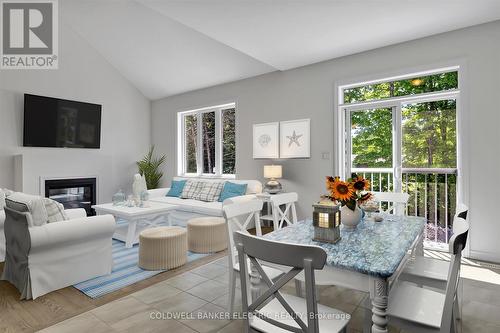 3 Hillcroft Way, Kawartha Lakes (Bobcaygeon), ON - Indoor Photo Showing Living Room With Fireplace