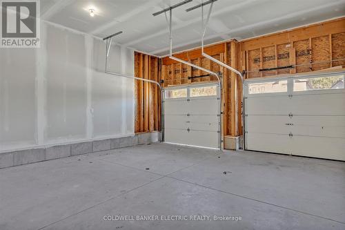 3 Hillcroft Way, Kawartha Lakes (Bobcaygeon), ON - Indoor Photo Showing Garage