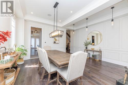 1214 Pondside Trail, Oakville, ON - Indoor Photo Showing Living Room