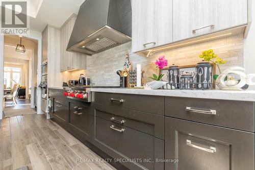 1214 Pondside Trail, Oakville (Glen Abbey), ON - Indoor Photo Showing Kitchen With Upgraded Kitchen