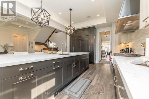 1214 Pondside Trail, Oakville, ON - Indoor Photo Showing Kitchen With Upgraded Kitchen