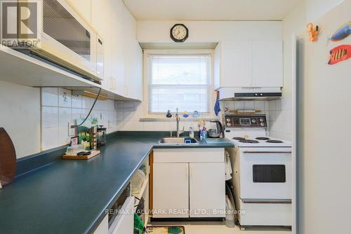 256 Tower Drive, Toronto (Wexford-Maryvale), ON - Indoor Photo Showing Kitchen