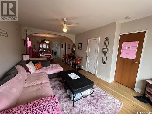 113 H Avenue N, Saskatoon, SK - Indoor Photo Showing Living Room