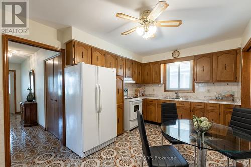 79 Roundhill Court, London, ON - Indoor Photo Showing Kitchen