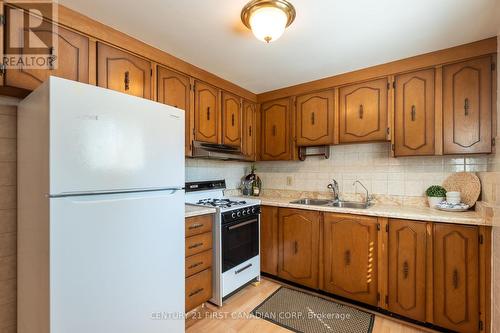 79 Roundhill Court, London, ON - Indoor Photo Showing Kitchen With Double Sink