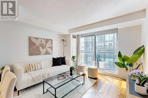 905 - 75 Dalhousie Street, Toronto (Church-Yonge Corridor), ON - Indoor Photo Showing Living Room