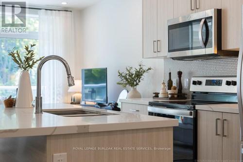 606 - 479 Charlton Avenue E, Hamilton (Stinson), ON - Indoor Photo Showing Kitchen