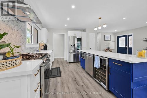 23 Ameer Drive, St. Catharines, ON - Indoor Photo Showing Kitchen With Upgraded Kitchen