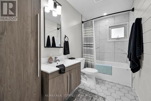 23 Ameer Drive, St. Catharines, ON - Indoor Photo Showing Bathroom