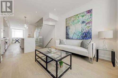 3 Flax Field Lane, Toronto (Willowdale West), ON - Indoor Photo Showing Living Room