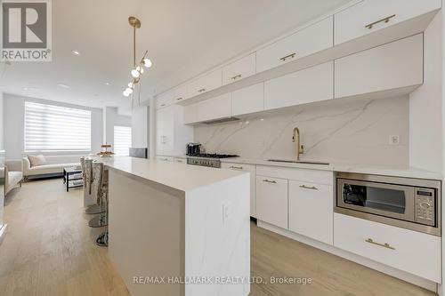 3 Flax Field Lane, Toronto (Willowdale West), ON - Indoor Photo Showing Kitchen With Upgraded Kitchen