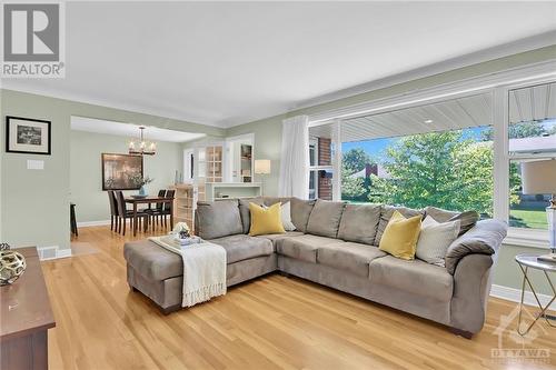 2063 Neepawa Avenue, Ottawa, ON - Indoor Photo Showing Living Room