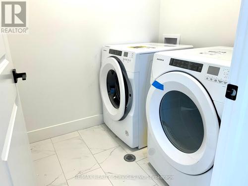 27 Christopher Court, London, ON - Indoor Photo Showing Laundry Room