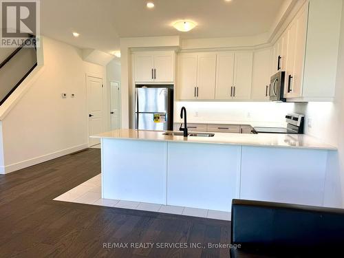 27 Christopher Court, London, ON - Indoor Photo Showing Kitchen