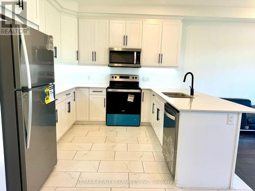 27 Christopher Court, London, ON - Indoor Photo Showing Kitchen