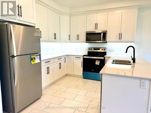 27 Christopher Court, London, ON - Indoor Photo Showing Kitchen With Double Sink