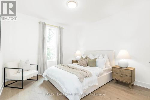 25 Deerhurst Highlands Drive, Huntsville, ON - Indoor Photo Showing Bedroom