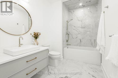 25 Deerhurst Highlands Drive, Huntsville, ON - Indoor Photo Showing Bathroom