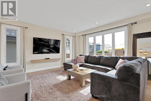 26 Rynard Street, Brock (Sunderland), ON - Indoor Photo Showing Living Room