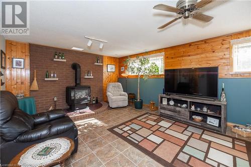 1940 8Th Avenue E, Owen Sound, ON - Indoor Photo Showing Living Room With Fireplace