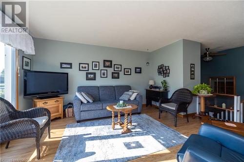 1940 8Th Avenue E, Owen Sound, ON - Indoor Photo Showing Living Room