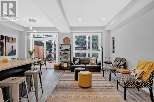 10-3557 Colonel Talbot Rd Road, London, ON - Indoor Photo Showing Living Room