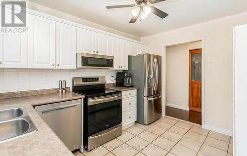 6119 Wabukayne Court, Mississauga (Meadowvale), ON - Indoor Photo Showing Kitchen With Double Sink