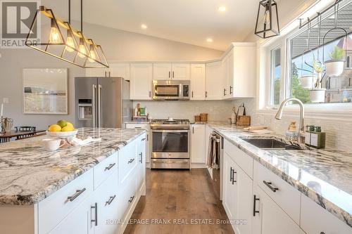 484 Ennis Road, Smith-Ennismore-Lakefield, ON - Indoor Photo Showing Kitchen With Upgraded Kitchen