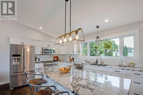 484 Ennis Road, Smith-Ennismore-Lakefield, ON - Indoor Photo Showing Kitchen With Upgraded Kitchen