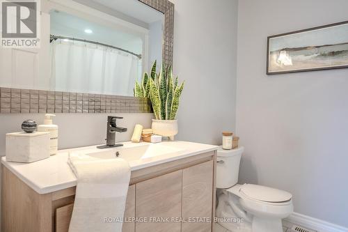 484 Ennis Road, Smith-Ennismore-Lakefield, ON - Indoor Photo Showing Bathroom