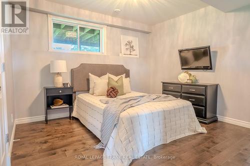 484 Ennis Road, Smith-Ennismore-Lakefield, ON - Indoor Photo Showing Bedroom