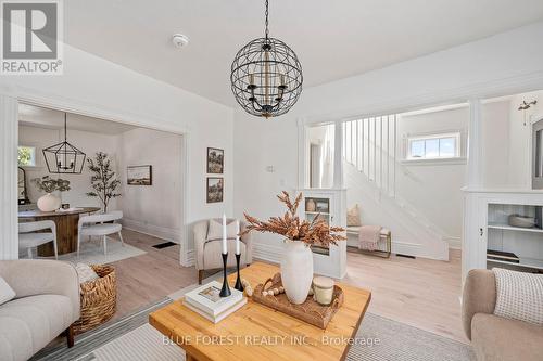 157 Main Street, Southwest Middlesex (Glencoe), ON - Indoor Photo Showing Living Room