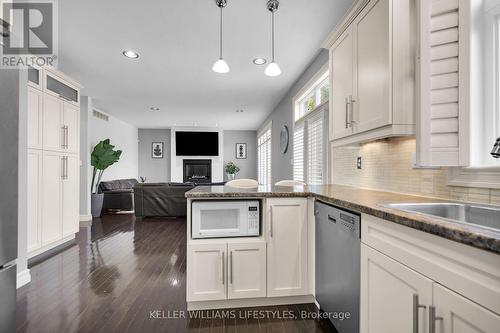 1177 Coronation Drive, London, ON - Indoor Photo Showing Kitchen With Upgraded Kitchen