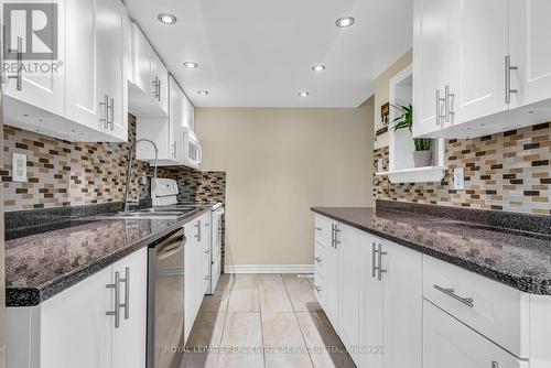 40 Rusthall Way, Brampton (Madoc), ON - Indoor Photo Showing Kitchen With Double Sink