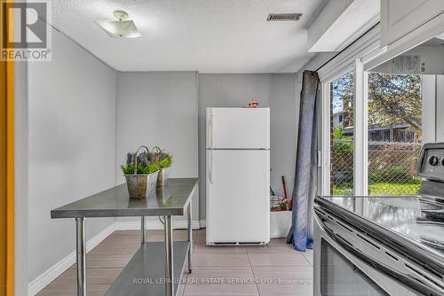 40 Rusthall Way, Brampton (Madoc), ON - Indoor Photo Showing Kitchen