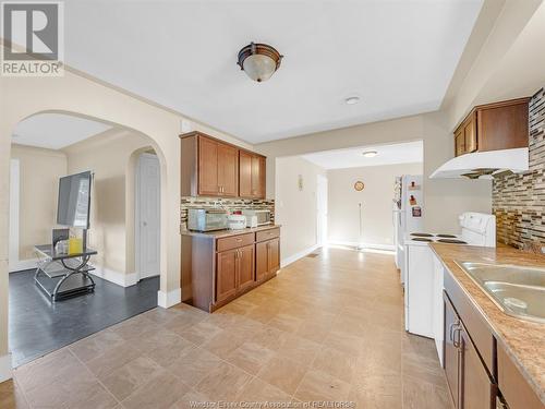 2584 Front Road, Lasalle, ON - Indoor Photo Showing Kitchen