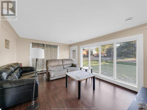 2584 Front Road, Lasalle, ON - Indoor Photo Showing Living Room