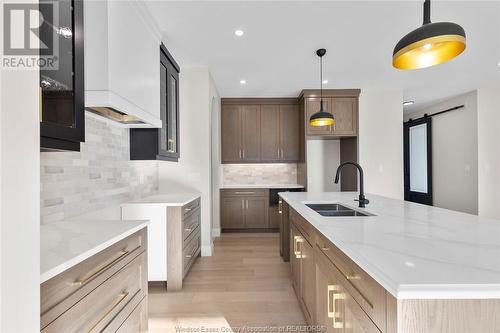 319 Ruth, Essex, ON - Indoor Photo Showing Kitchen With Double Sink With Upgraded Kitchen