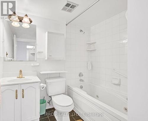 807 - 2550 Lawrence Avenue E, Toronto (Dorset Park), ON - Indoor Photo Showing Bathroom