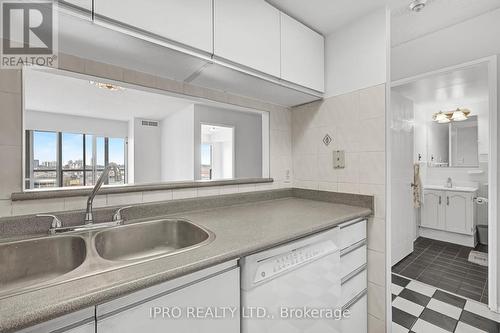 807 - 2550 Lawrence Avenue E, Toronto (Dorset Park), ON - Indoor Photo Showing Kitchen With Double Sink