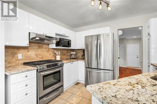 18 Sutcliffe Terrace, Ottawa, ON - Indoor Photo Showing Kitchen With Stainless Steel Kitchen With Upgraded Kitchen