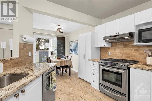 18 Sutcliffe Terrace, Ottawa, ON - Indoor Photo Showing Kitchen With Stainless Steel Kitchen With Upgraded Kitchen