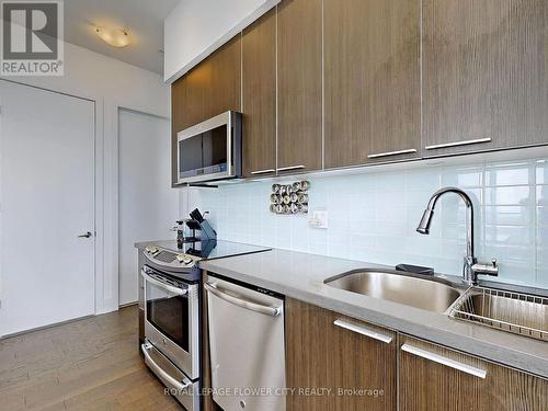 Ph 01 - 10 Park Lawn Road, Toronto (Mimico), ON - Indoor Photo Showing Kitchen With Double Sink With Upgraded Kitchen