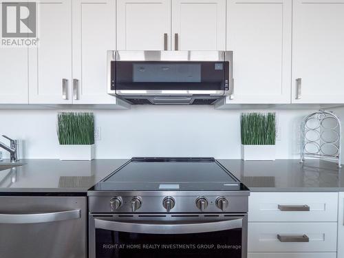 903 - 1063 Douglas Mccurdy Common, Mississauga, ON - Indoor Photo Showing Kitchen