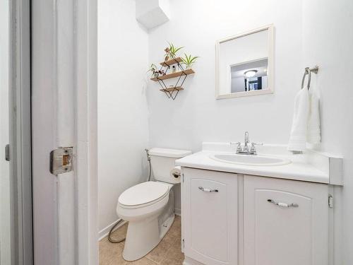 Powder room - 102 Rue Viking, Dollard-Des-Ormeaux, QC 