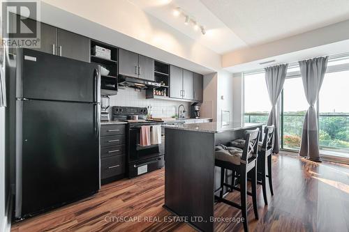 820 - 35 Brian Peck Crescent W, Toronto (Thorncliffe Park), ON - Indoor Photo Showing Kitchen