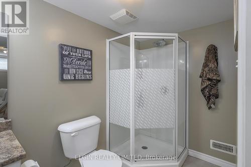 6588 Beattie Street, London, ON - Indoor Photo Showing Bathroom