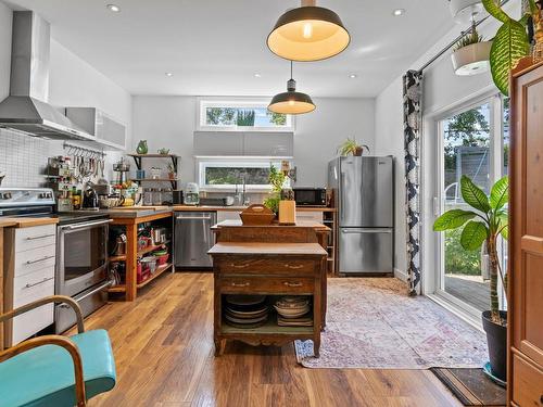 Dwelling - 5810 Rue Villiers, Brossard, QC - Indoor Photo Showing Kitchen